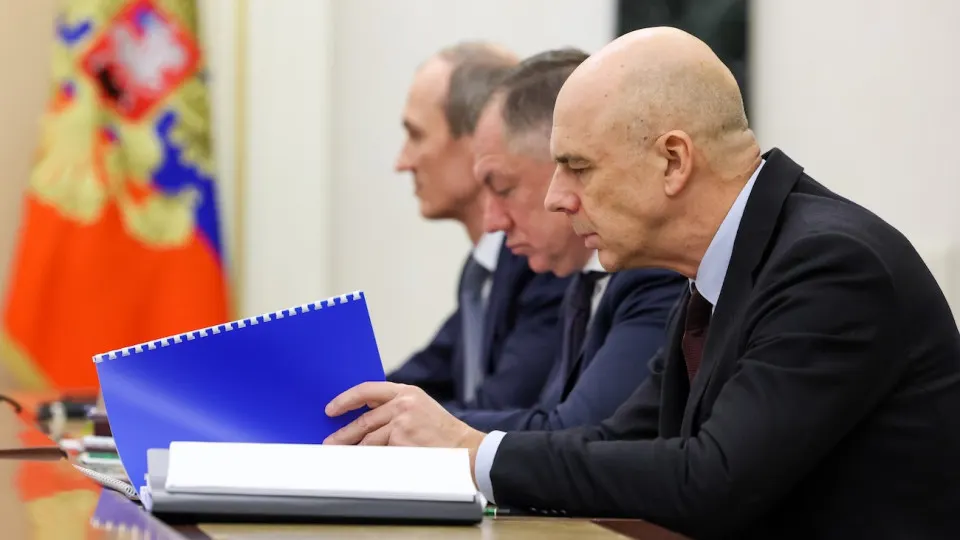 Индекс облигаций RGBI опустился до минимумов, а доходности длинных ОФЗ выросли до 15,5% — последствия роста государственных расходов, высоких инфляционных рисков и осторожной политики Центробанка отражаются на бюджете.