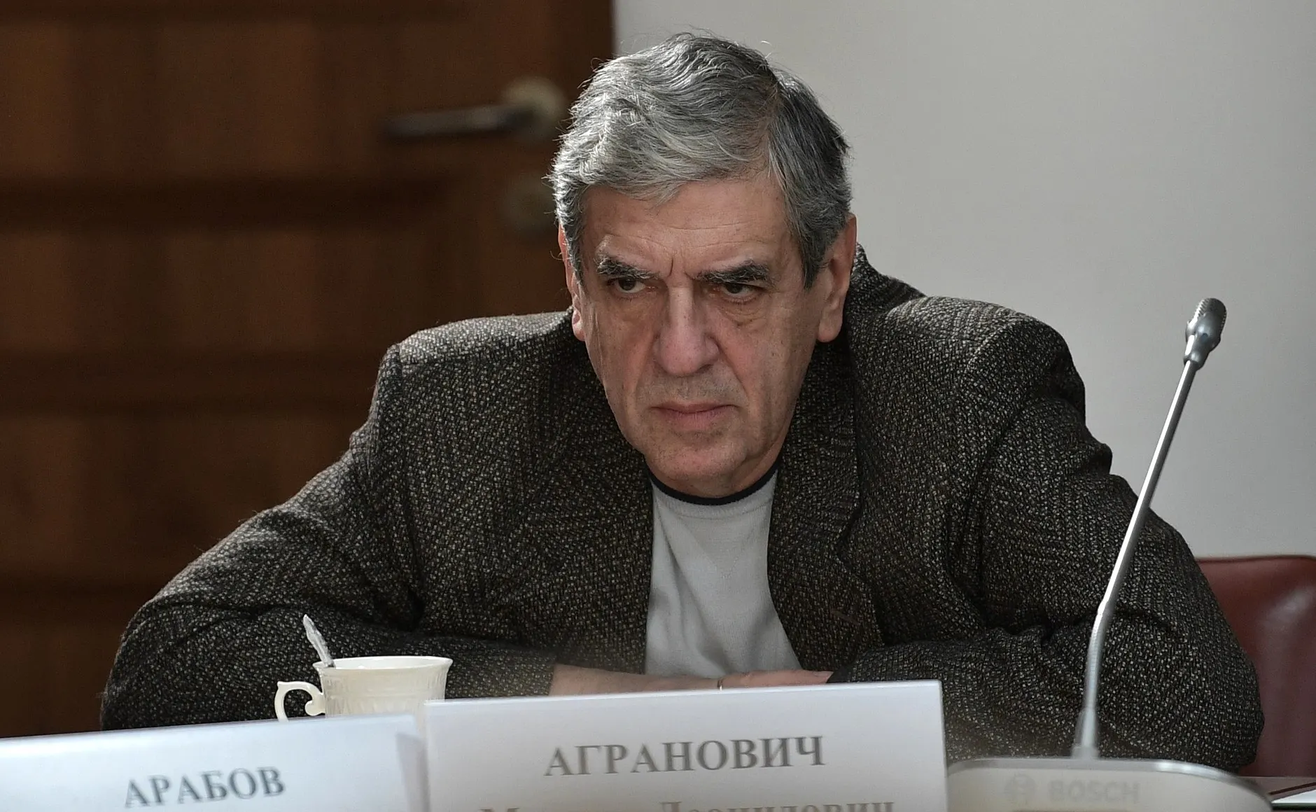 Абитуриентам обещают бесплатное обучение и место в общежитии при условии контракта с Минобороны на год службы в войсках беспилотников; правозащитники предупреждают о вводящих в заблуждение гарантиях.