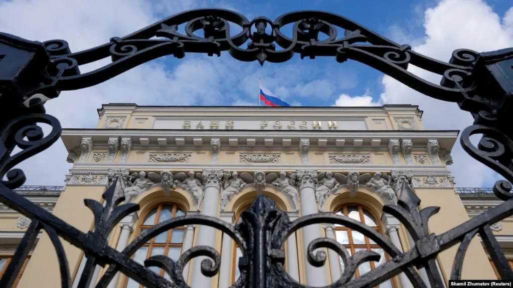 Центробанк снизил ожидания по росту ВВП до 0–1% и повысил прогноз инфляции до 6–7%. Также пересмотрены оценки по бюджету, нефти и внешней торговле.