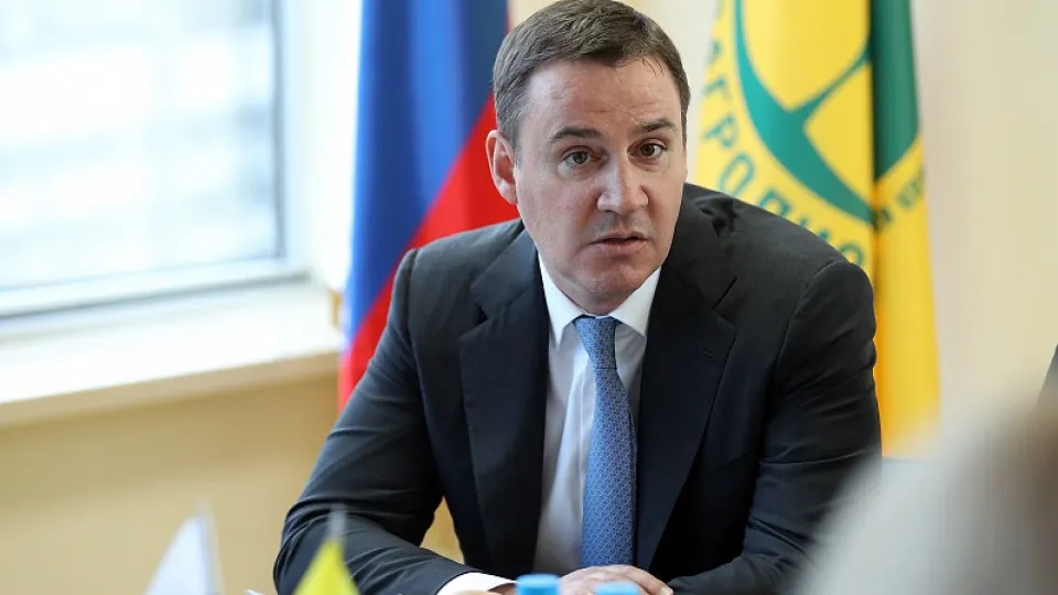 Заместитель председателя правительства Дмитрий Патрушев фактически установил контроль над РЭО: в наблюдательный совет приходит первый замминистра, а претендент на пост гендиректора связан с назначениями Патрушева. Изменения происходят на фоне уголовных дел против бывшего менеджмента.
