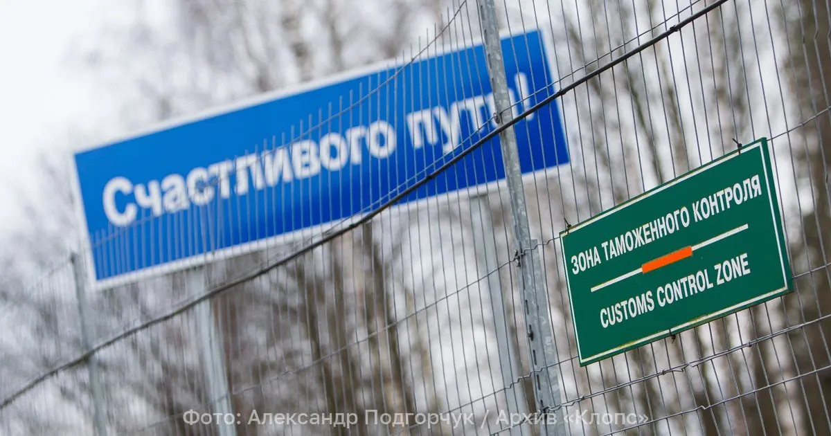 МИД РФ объявил двух итальянских дипломатов персонами non grata; иностранцы и их семьи обязаны покинуть страну в течение 72 часов.