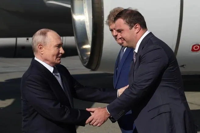 На рабочей встрече 25 июля обсуждали рост ВРП региона, динамику сельского хозяйства, крупные инфраструктурные проекты, решение проблем с недостроями и меры поддержки участников СВО.