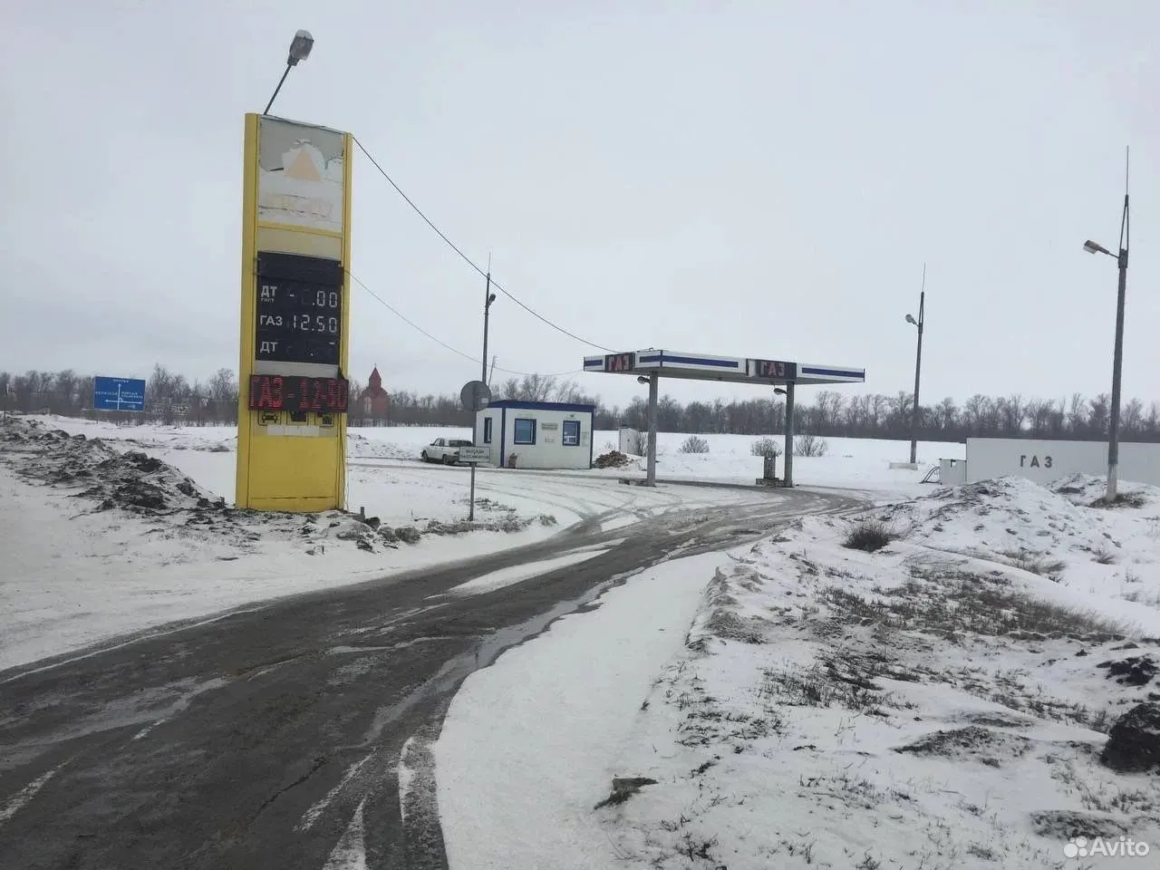 В июле в регионе появилось несколько предложений по продаже АЗС — от контейнерных модулей до крупных комплексов с газовыми заправками. Цены колеблются от ~1 млн до десятков миллионов рублей.