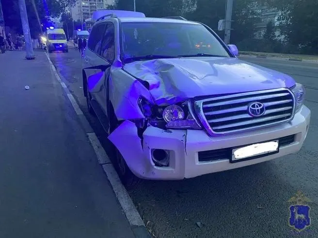 Водителю предъявлены обвинения в нетрезвом вождении, повлекшем смерть, угрозе с применением оружия и хулиганстве. По версии следствия, до наезда он напал на бывшую супругу и угрожал пистолетом.