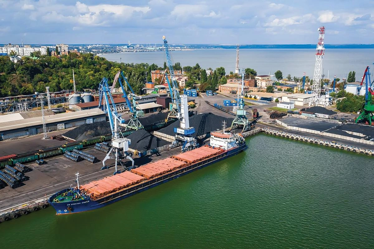 Из‑за ударов беспилотников отгрузки в портах Азовского моря прекратились. Минсельхоз предлагает покрыть до 90% затрат на железнодорожную перевозку зерна из Ростовской области в черноморские и балтийские порты.