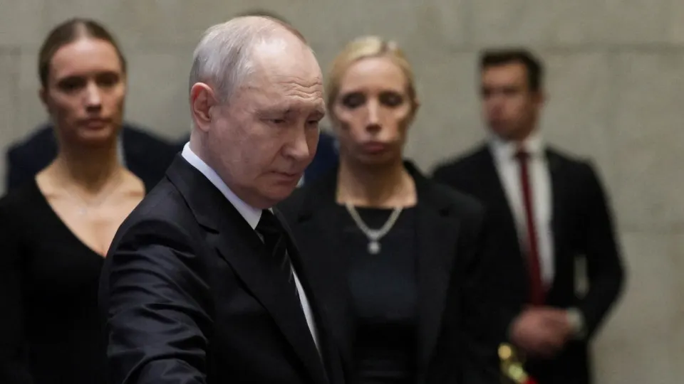 Несмотря на призывы к миру и рекомендации советников прекратить наступление, российское руководство, по имеющимся данным, склоняется к продолжению военных действий ради полного захвата Донбасса; возможны мобилизация и удары за пределами Украины.