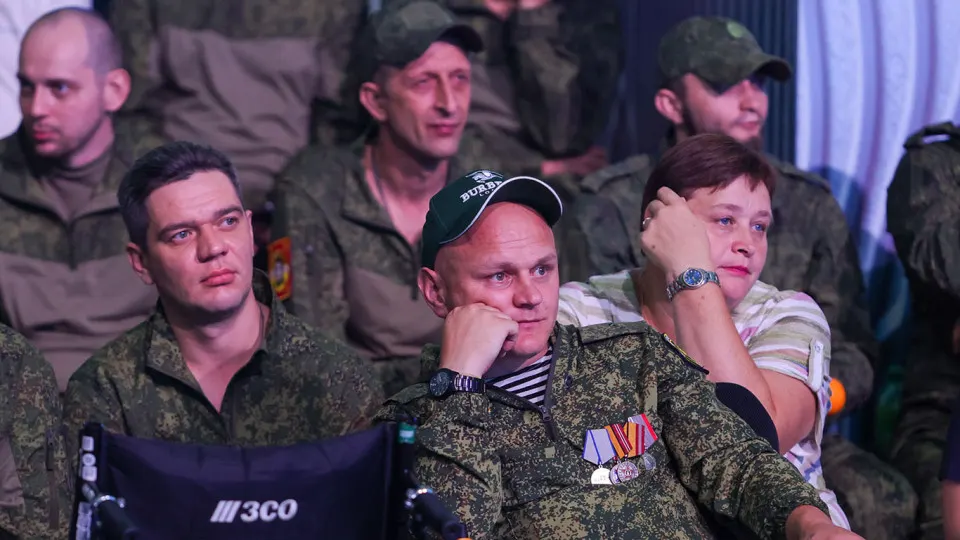 Расследование рынка труда показывает, что добровольное участие в боевых действиях не всегда повышает шансы на работу; регионы вводят квоты, а работодатели сомневаются в найме ветеранов.