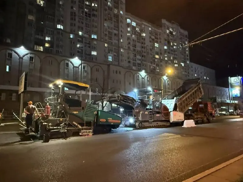 На участке от Мичурина до проспекта Кирова протяжённостью 7,8 км обновят дорожное покрытие; готовность — 85%, завершение работ запланировано на 1 сентября.