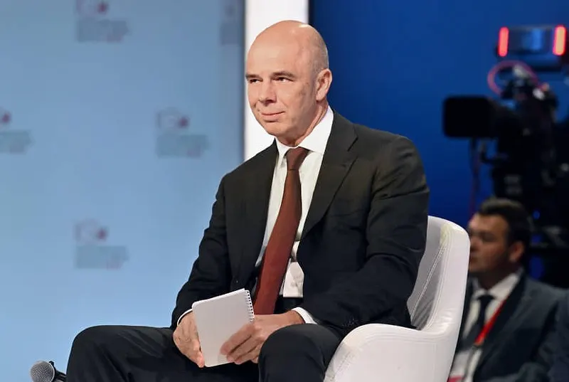 Глава Минфина заявил, что бюджет полностью обеспечен ресурсами и обязательства будут выполнены; на начало 2026 года дефицит достиг примерно 6,46 трлн рублей (около 2,8% ВВП).