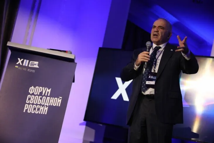 Участники форума заявили, что предстоящие выборы не изменят реальную политику и служат иллюзией конкуренции, фиксируя регистрацию партий и участие отдельных фигур.