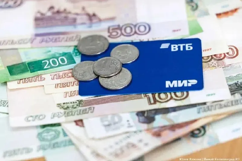 Крупные банки готовят внедрение третьей формы национальной валюты; запуск намечен на начало сентября 2026 года. Клиентам будут доступны депозиты и кредиты в цифровом рубле.