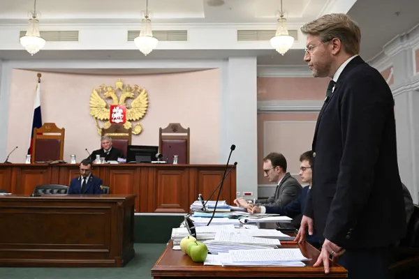 Региональный суд отменил регистрацию действующего депутата Михаила Матвеевa на выборax в Госдуму по иску конкурента о нарушении авторских прав в агитационных материалах.