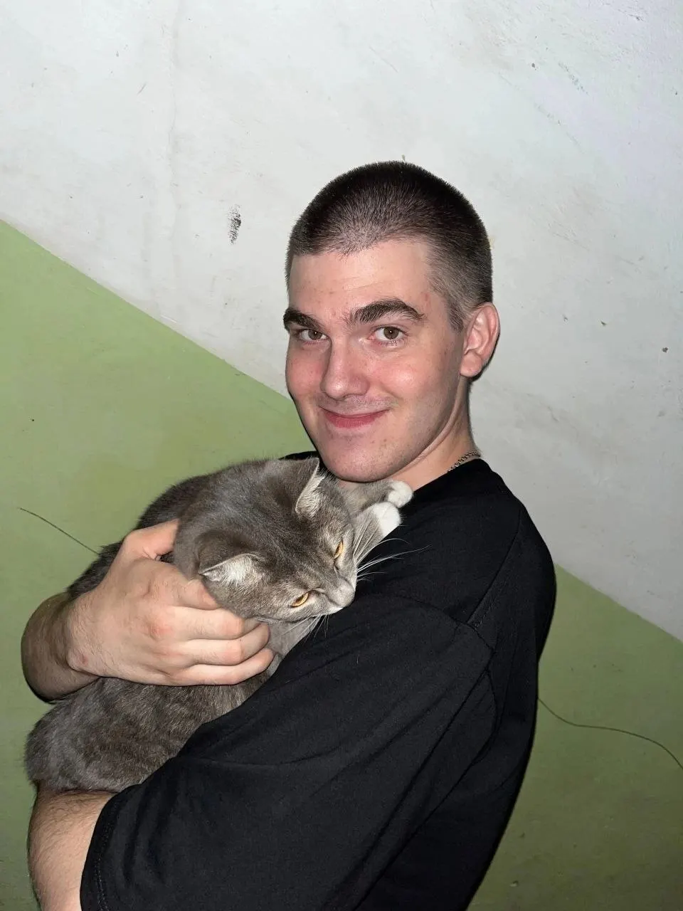 21-летний Евгений Стрежнев пропал; мать просит о помощи в розыске после атаки дронов по складу в Чапаевске.