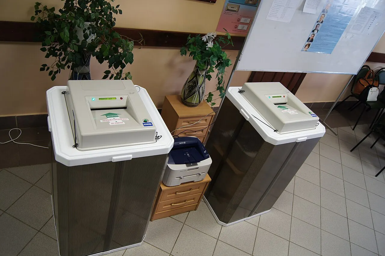 Из-за санкций на участке Екатеринбурга не будут использовать комплексы обработки бюллетеней, что влияет на подсчёт голосов.