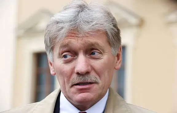 Песков заявил, что санкции США против России усложнят переговоры и назвал их недружественным шагом.