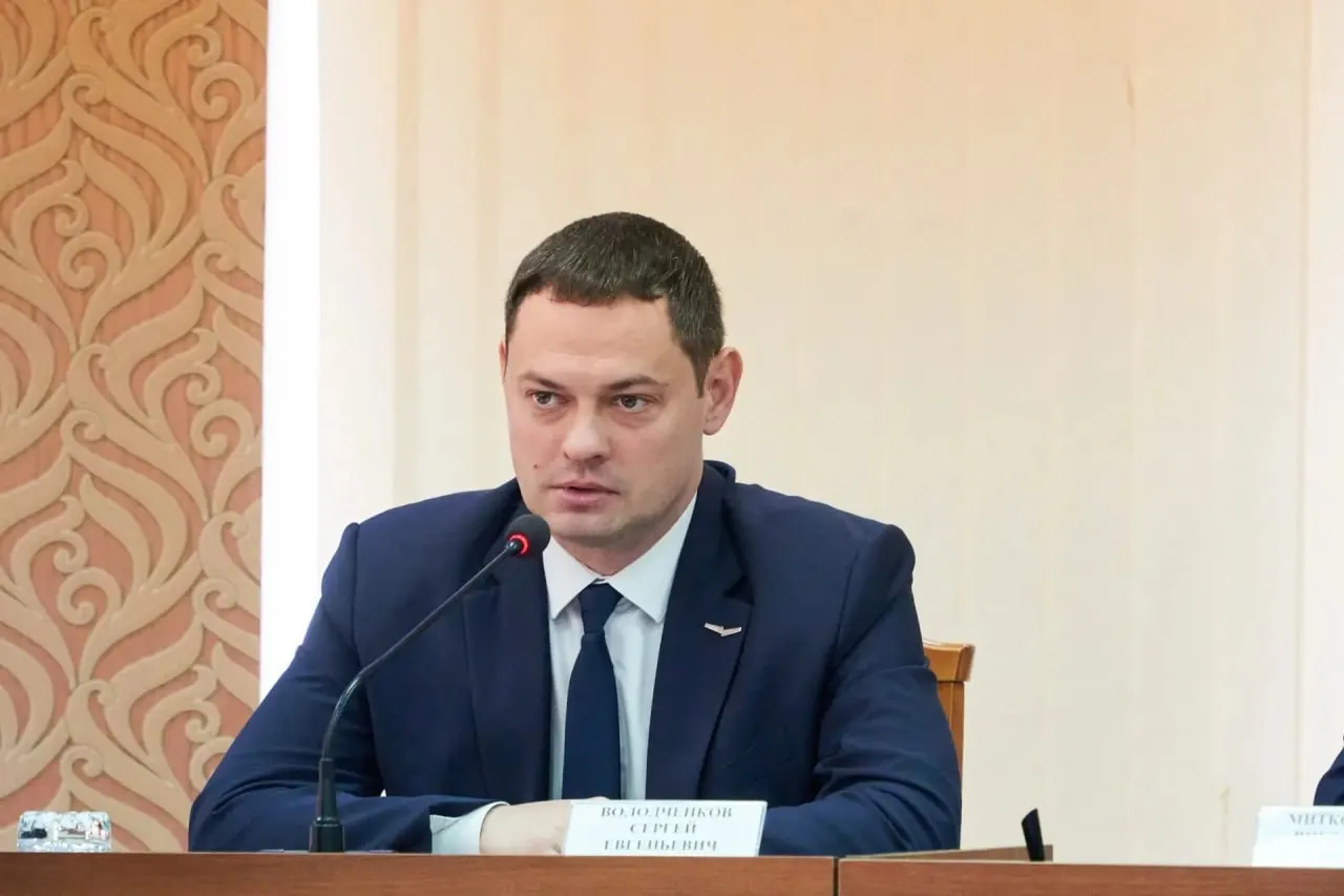 Дума приняла решение об уходе Сергея Володченкова; он перейдет на должность министра внутренней политики в правительстве Самарской области. Конкурс на должность нового главы города пройдет 29 октября. Документы принимаются с 6 по 26 октября.