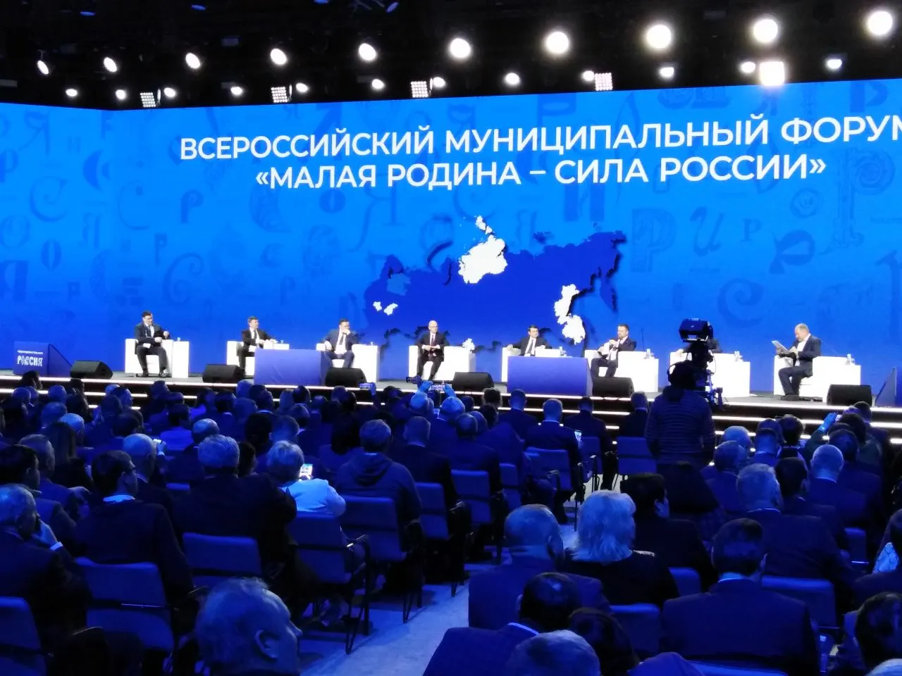 Указ закрепляет ежегодный форум и церемонию награждения, направленных на популяризацию муниципальной службы и поддержку местного сообщества.