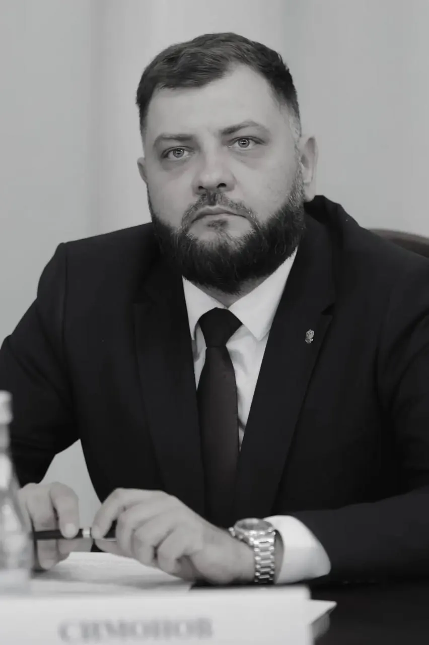 Умер врио Минцифры Самарской области Юрий Симонов; ему было 40 лет, ранее он занимал должность первого заместителя министра цифрового развития, связи и массовых коммуникаций в ЛНР.