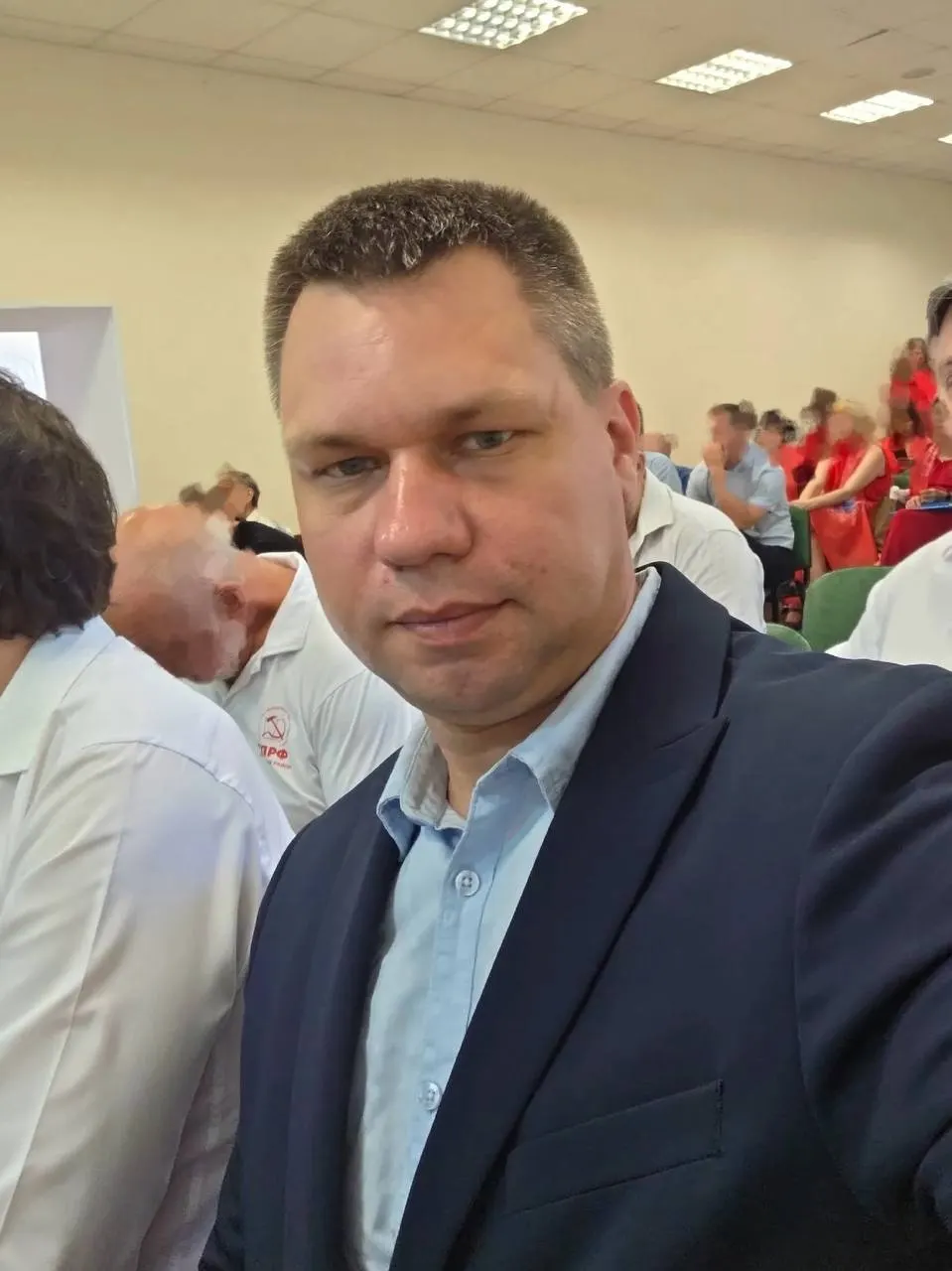 Кандидат в Самарскую губернскую думу от КПРФ Андрей Тверсков был избит на улице во время проведения агитационной кампании. Пострадавший госпитализирован с сотрясением мозга; происшествие расследуется полицией.
