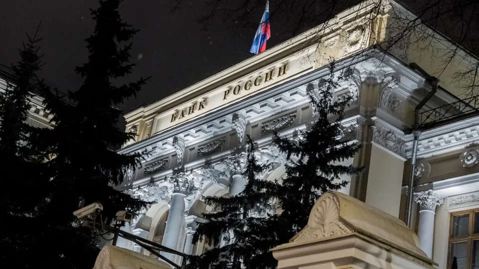 Центральный банк расширил сервис уведомлений о фактическом владении финансовыми организациями: теперь можно сообщать о лицах, реально управляющих компанией, даже если они не занимают должности; подача может быть анонимной, данные будут изучаться регулятором.