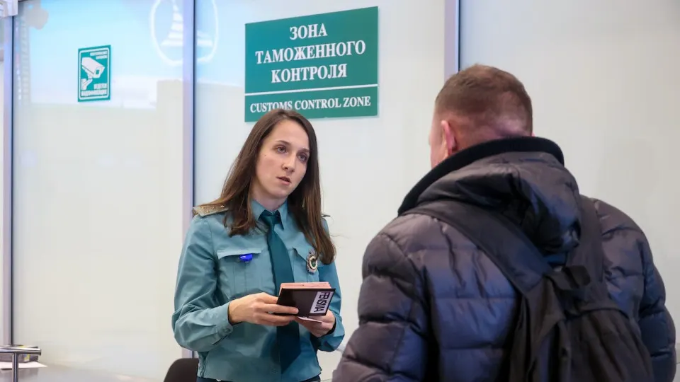 Указ ужесточает правила вывоза физического золота и наличных рублей, усиливает контроль и требования к документам.