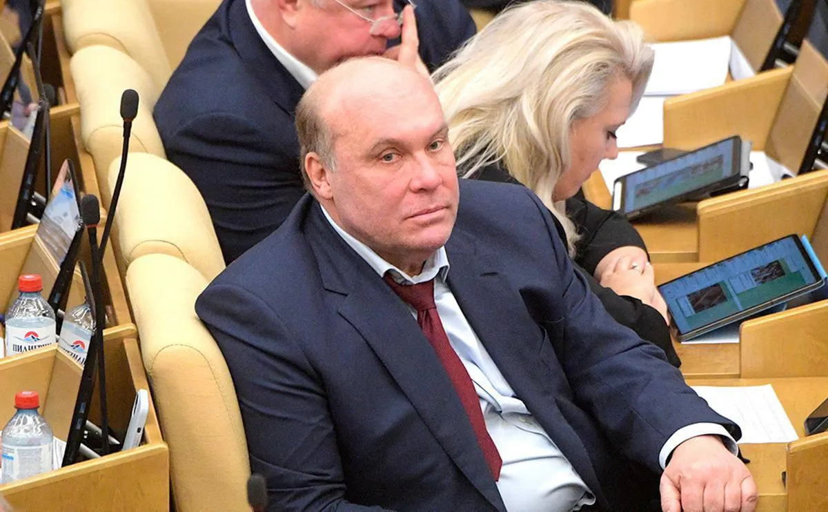 Депутат Андрей Колесник назвал сообщения о возможной мобилизации слухами и заявил, что подобную информацию распространяют иностранные спецслужбы, чтобы запугать россиян.
