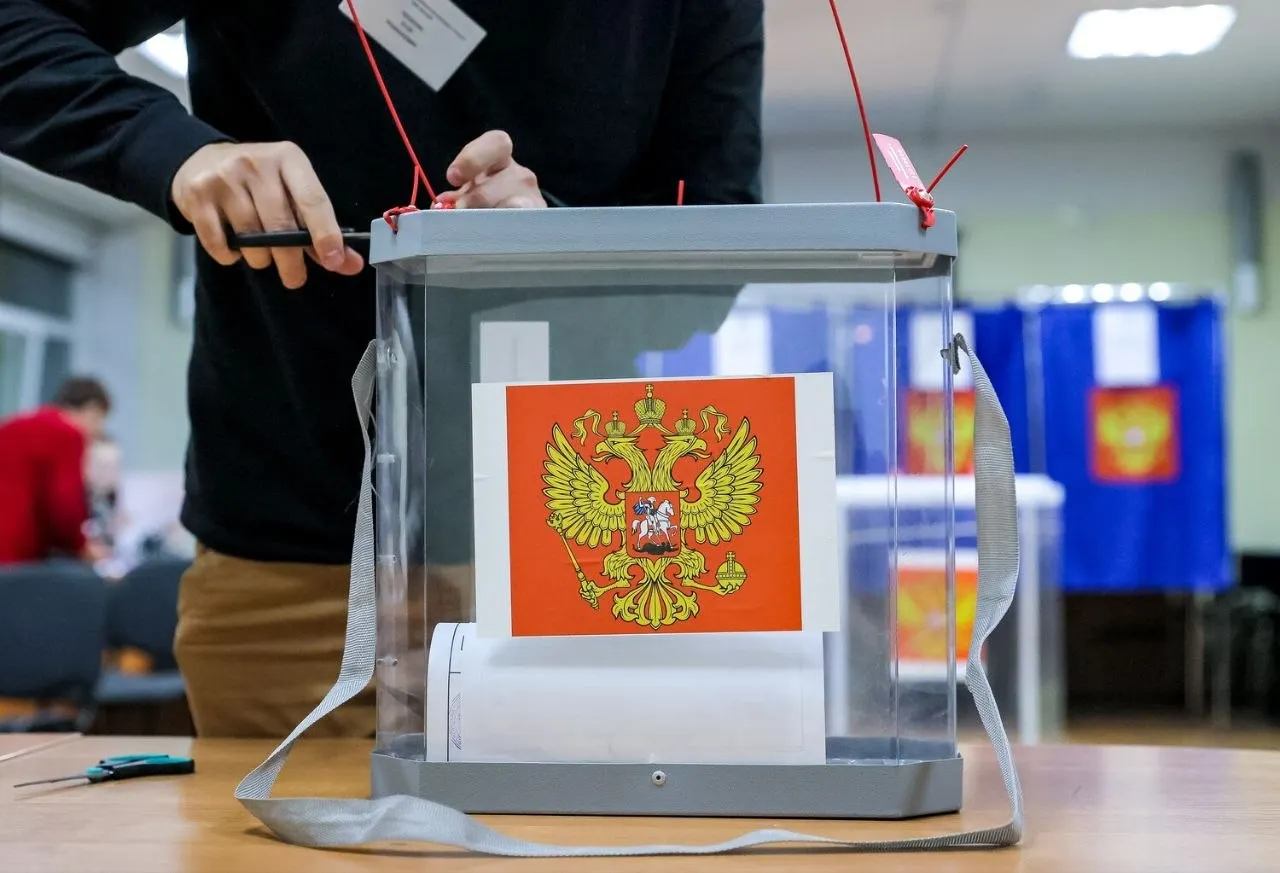 Согласно экзитполам, Единая Россия лидирует: 53,5%; КПРФ — 14,5%; ЛДПР — 10,1%; Новые люди — 8,4%; Справедливая Россия — 6,0%; Партия пенсионеров — 2,8%; испорченные бюллетени — 1,5%; 37% опрошенных воздержались.