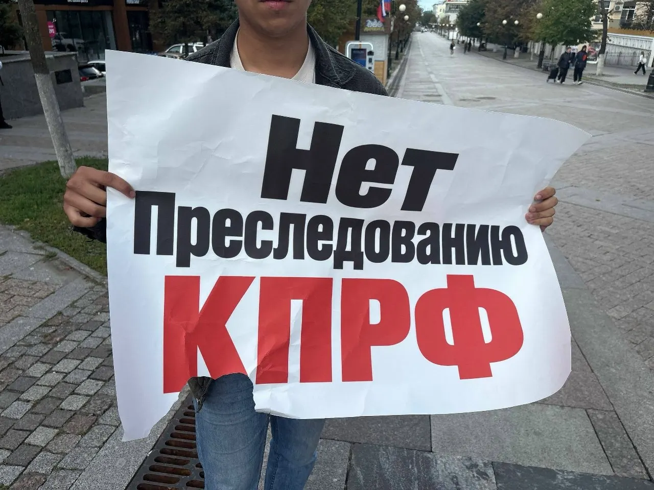 В Пензе напали на участников пикета КПРФ; зафиксированы случаи давления на региональных активистов и попытки снять их с выборов.