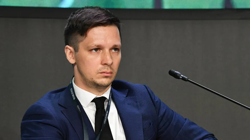 Госсектор достиг критических размеров; правительство планирует новые налоговые меры и финансирование в условиях роста расходов и дефицита.