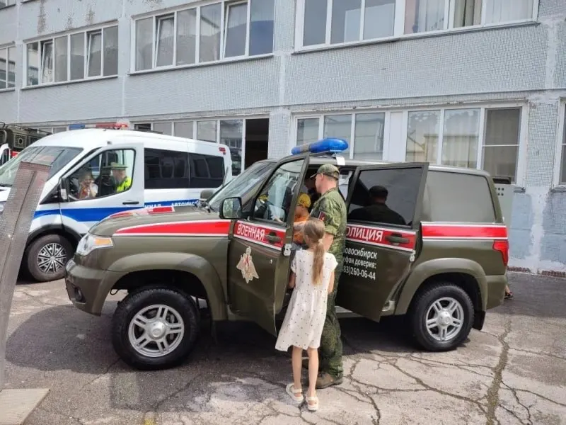 Предложение расширяет полномочия военной полиции: опрос граждан, проверку документов, обследование объектов и другие меры, включая работу в гражданской одежде и новые возможности дознания.