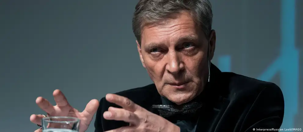 Александр Невзоров внесён в перечень экстремистов и заочно осуждён; Украина предоставила гражданство семье журналиста.