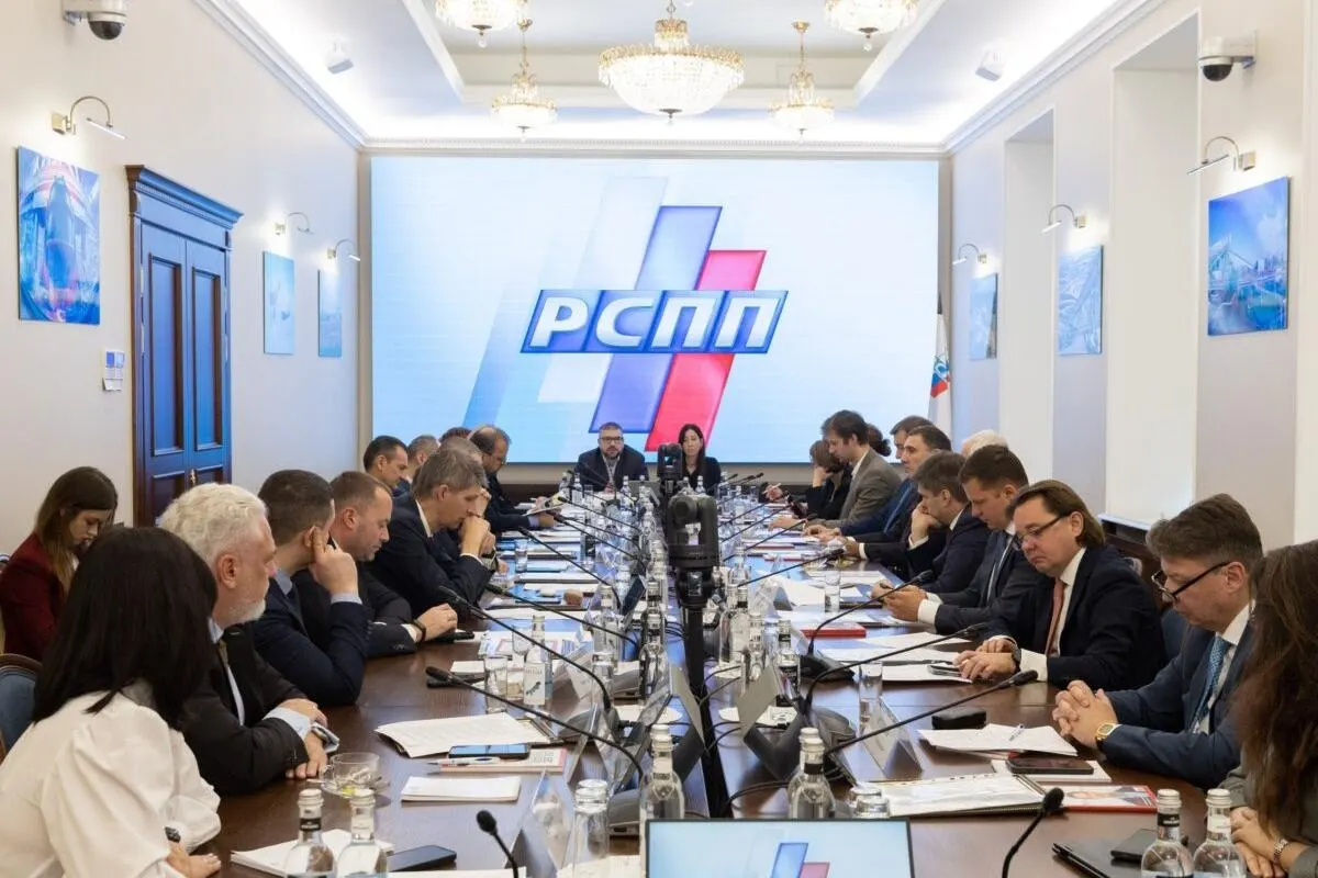 РСПП выступил против предложения Минфина ввести налог на сверхдоход для добывающих компаний на 2027–2029 годы, критикуя обратную силу и влияние на инвестиционную предсказуемость. Обсуждаются влияние на бюджет и экономику.